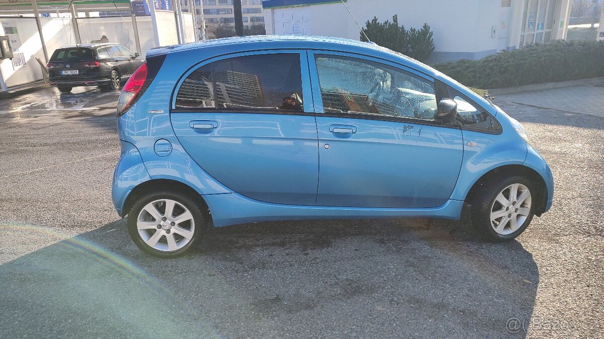 Peugeot iOn 2012 - 5