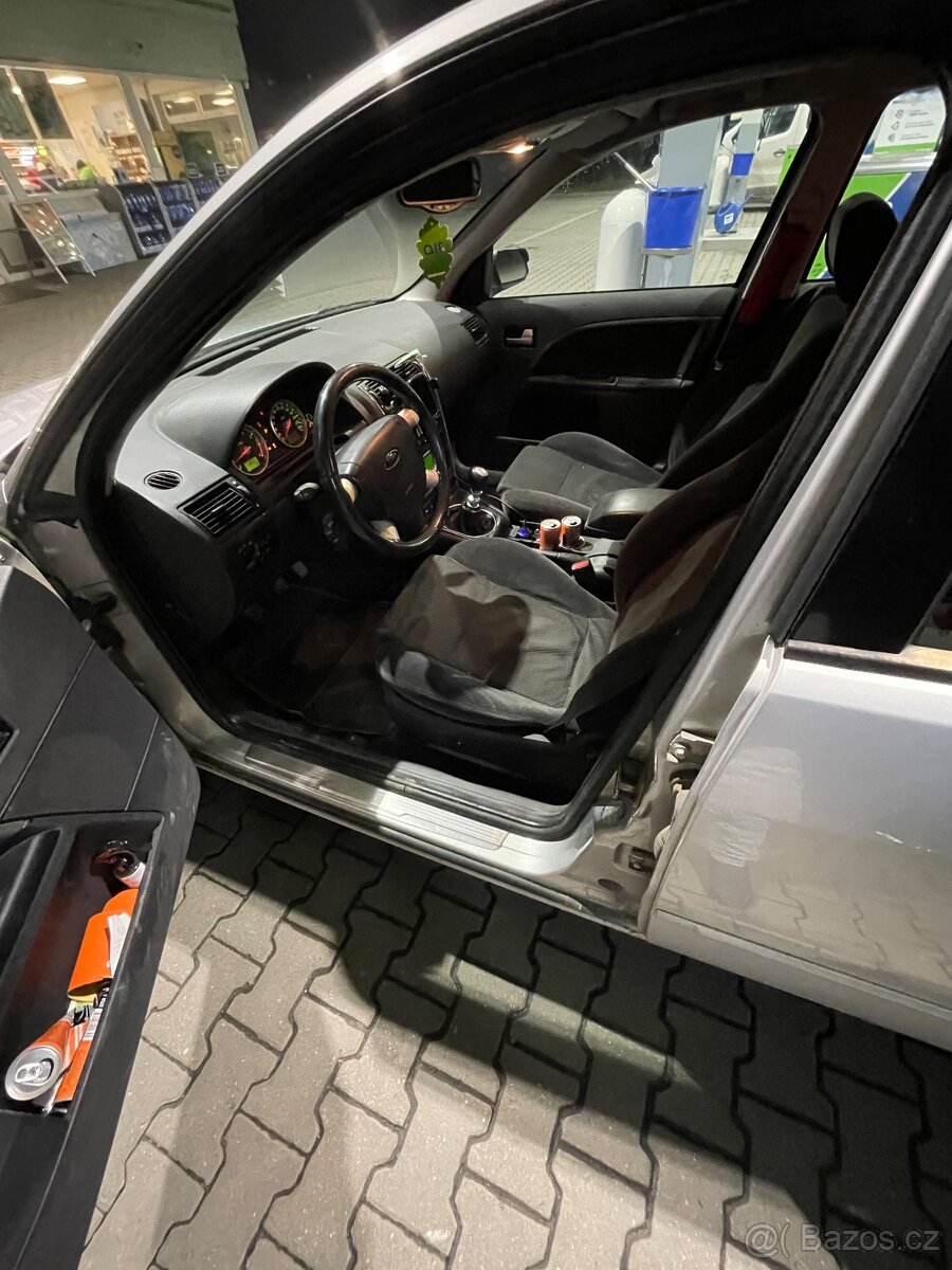 Prodám Ford Mondeo 2.0i - 5