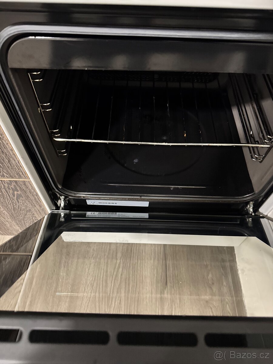 Prodej kuchyně s lednici a sporákem - 5