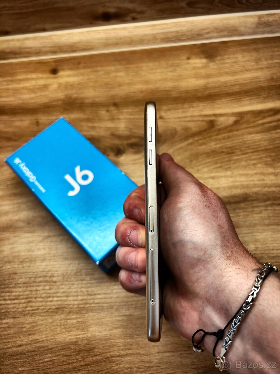 Samsung Galaxy J6 - 5