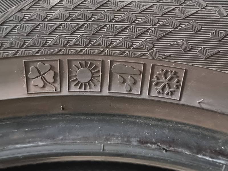 Celoroční Vredestein 225 60 17 - 5