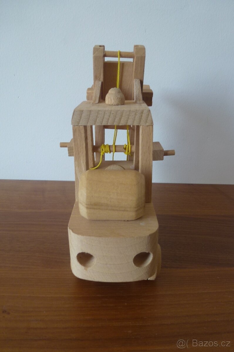 Dřevěné auto se zdvihací plošinou - 5