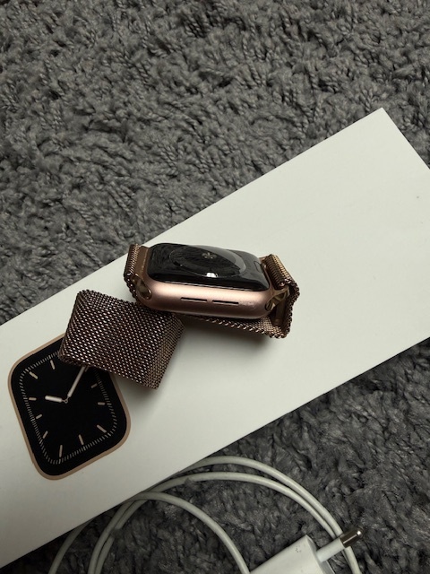Apple Watch Series 5 - 5