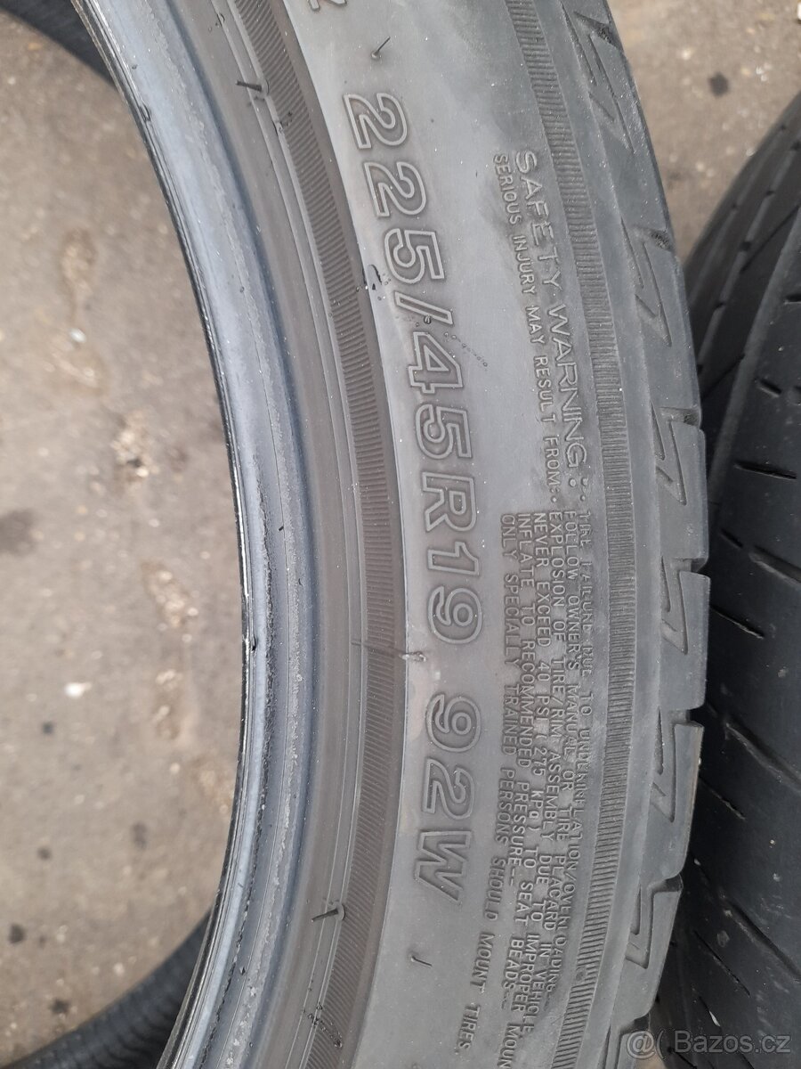 225/45R19 - 5