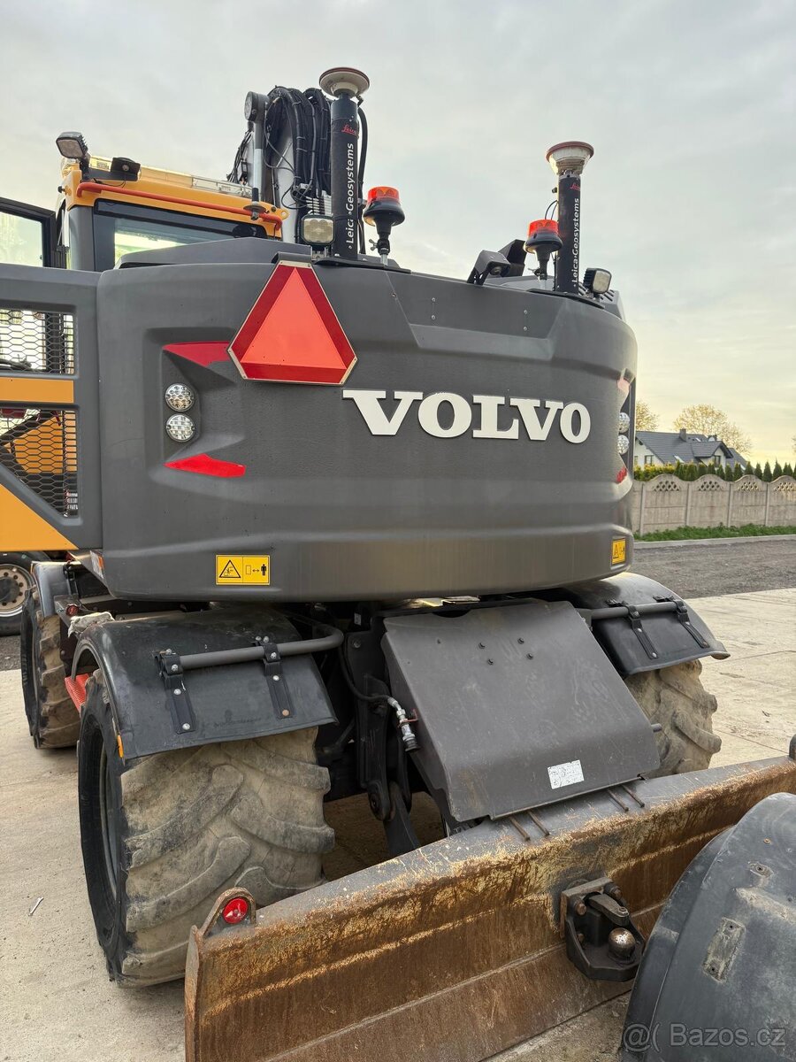 Kolový bagr VOLVO 150E - 5