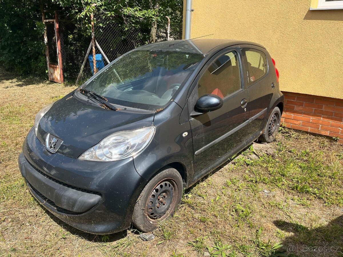 Prodám peugeot 107,AC,70.000km.Benzin,5-ti dveř.dovoz - 5