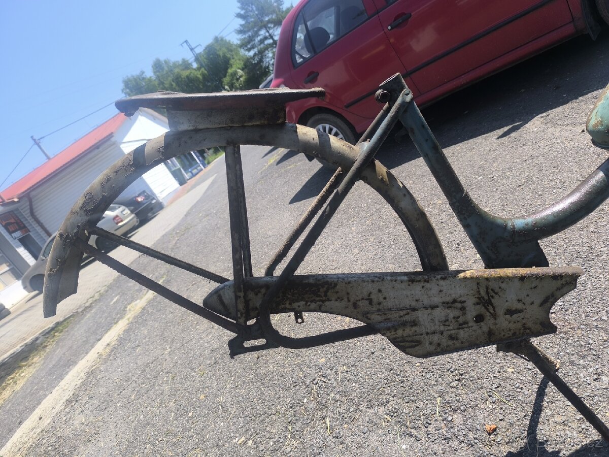 Stadion S11, rám +komplet plechařina. - 5