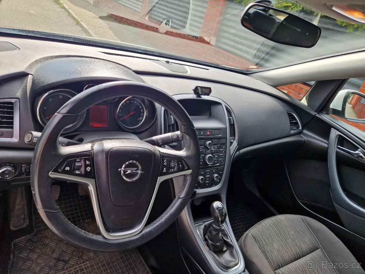 Opel Astra J sports Tourer 1.7 cdti - původ ČR - 2 majitel - 5