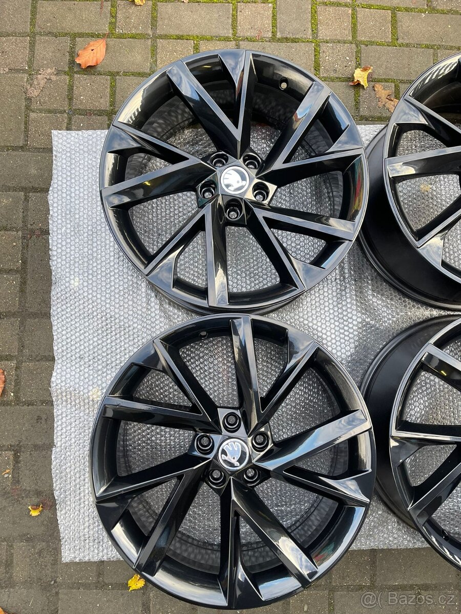 ORIGINÁL Alu Škoda VEGA R19, 5x112, ET44 - TOP STAV - 5