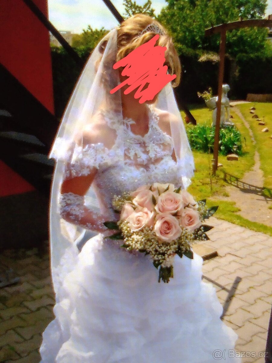 Prodám nádherné krajkové luxusní svatební šaty - 5