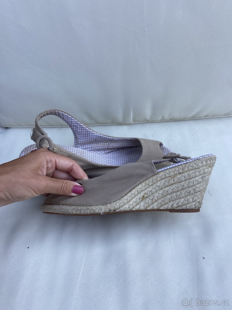 Krásné sandály Tommy Hilfiger na platforme (39) - 5