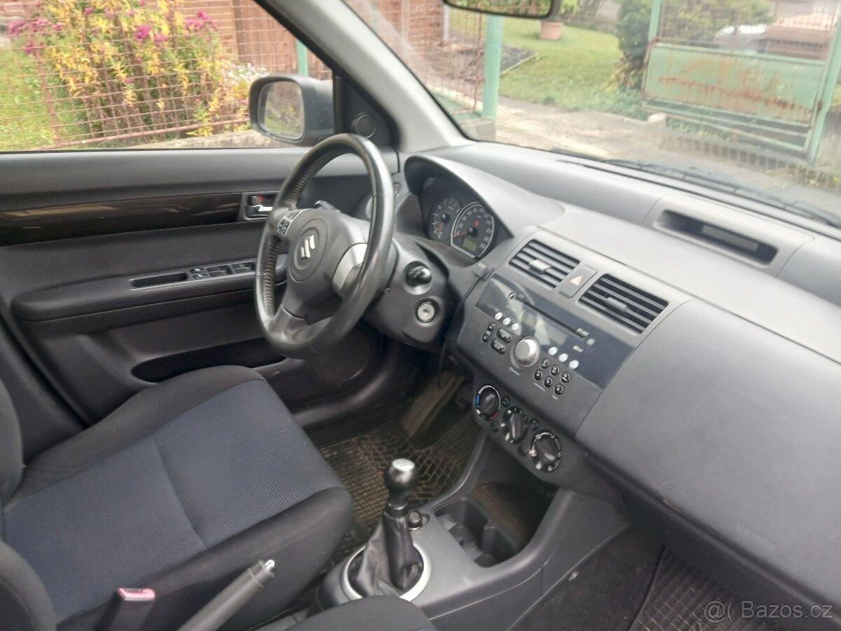 Suzuki Swift 1,3 GL, 4x4, 66kW,Nová Česká STK - 5