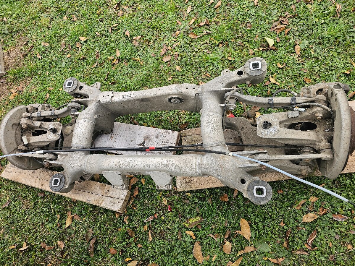 BMW 5 E60/E61 160kw zadní, přední náprava, měchy - 5