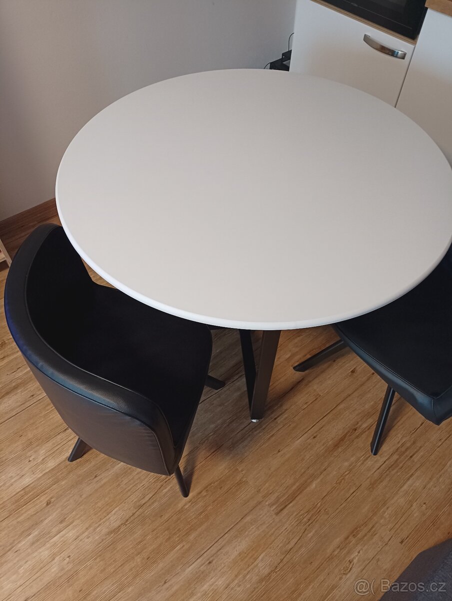Stůl se židlemi - 5