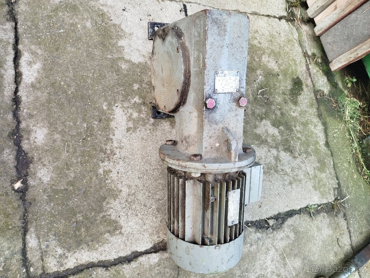 Elektromotor a převodovka - 5