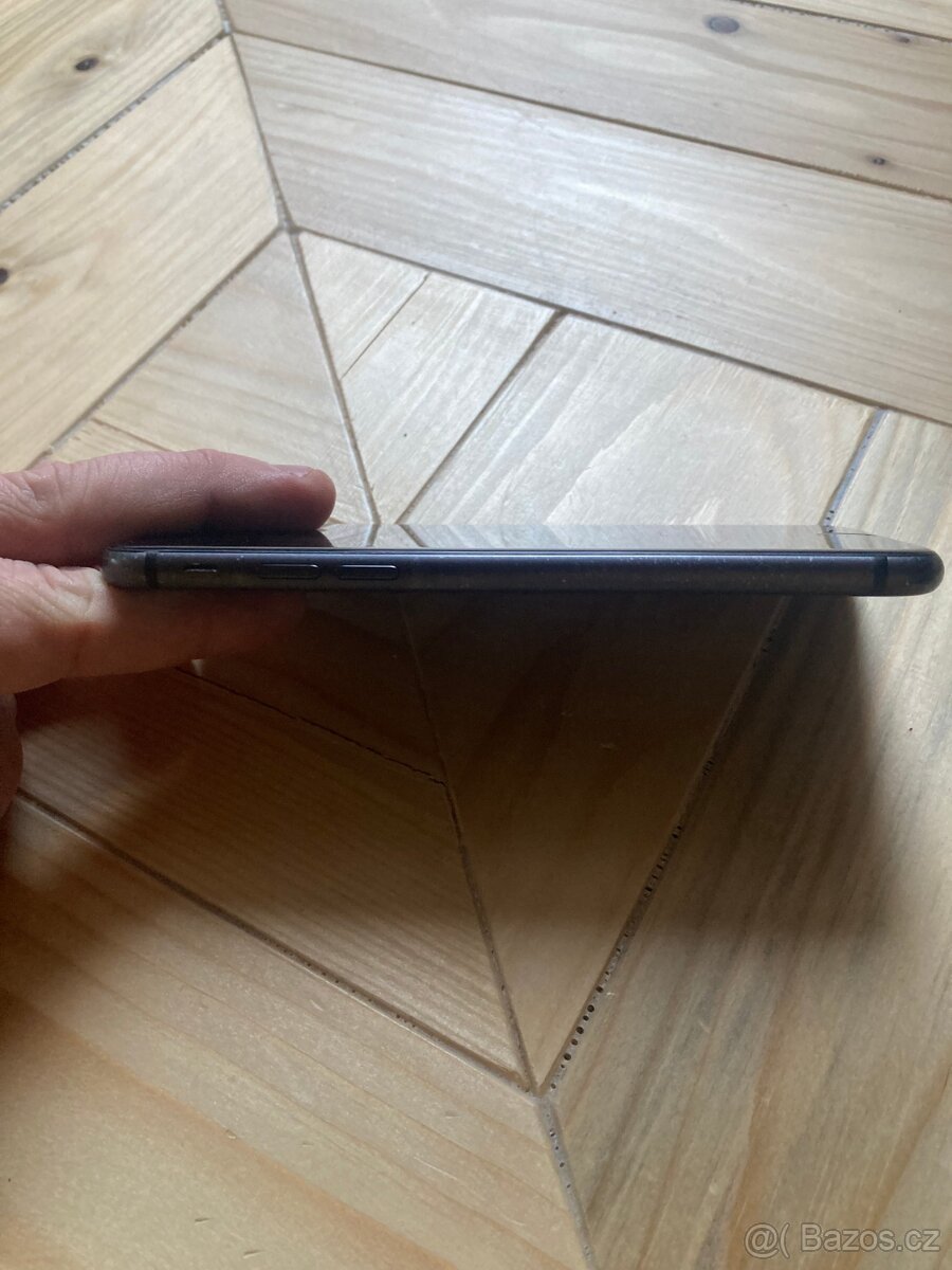 Prodám iPhone 8 64 GB - 5