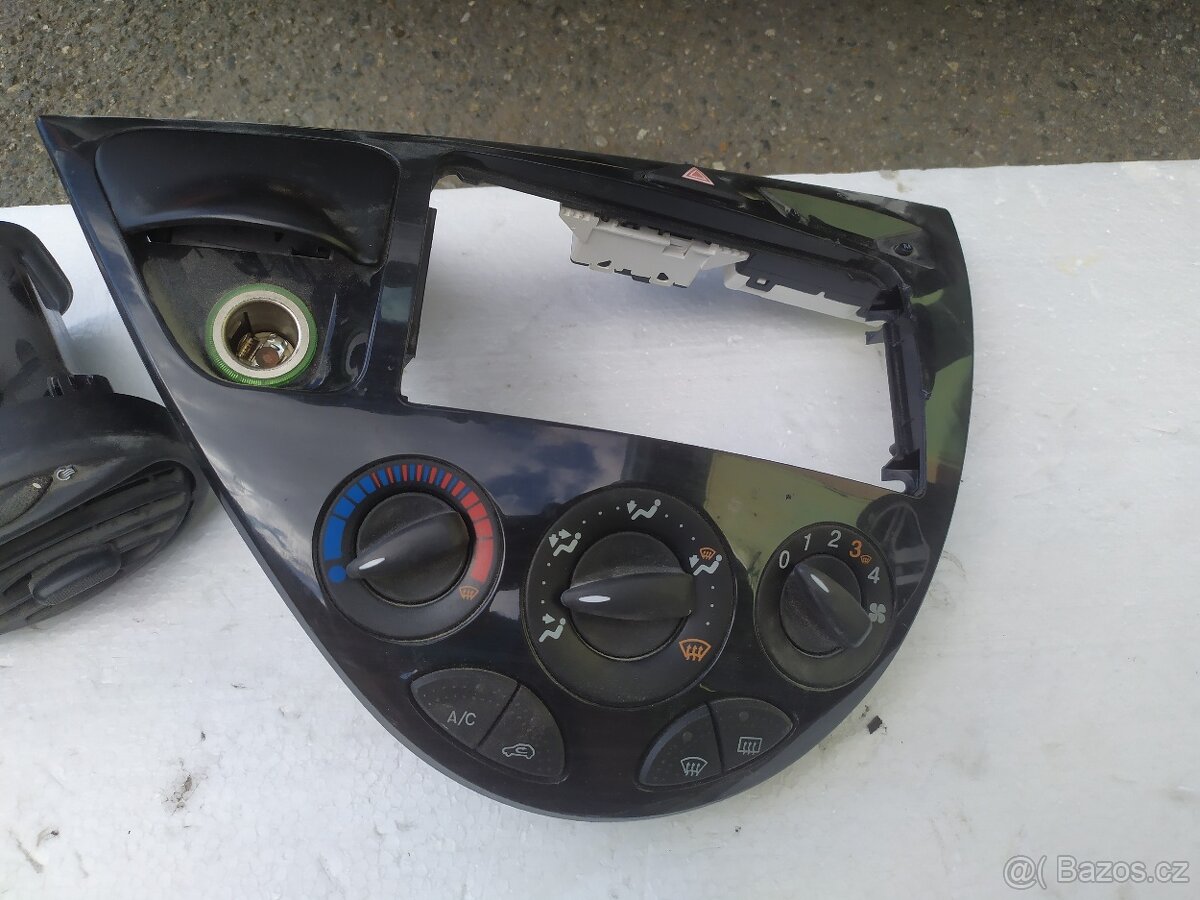 světla Ford Focus mk1 - 5