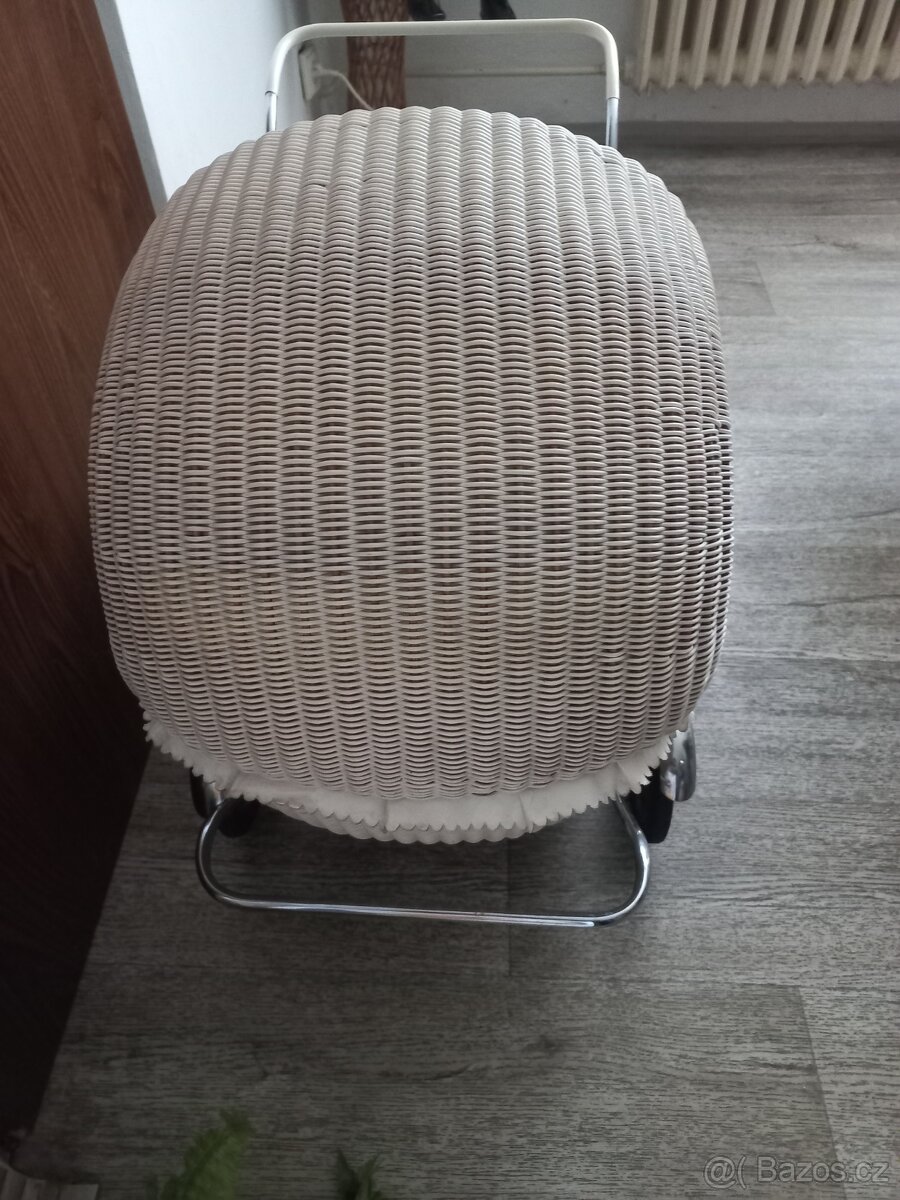 Proutěný kočárek z roku 1965 - 5