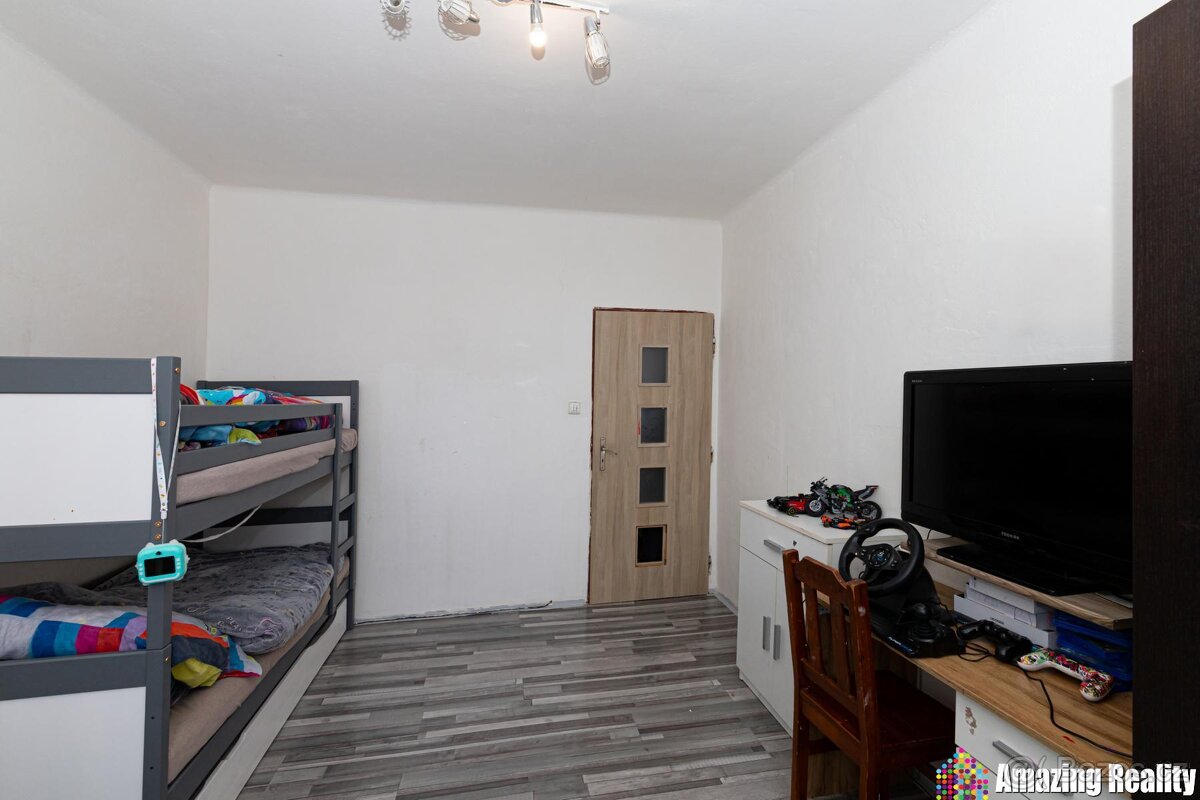 Prodej zděného bytu s garáží a balkonem, v obci Mileč - 5