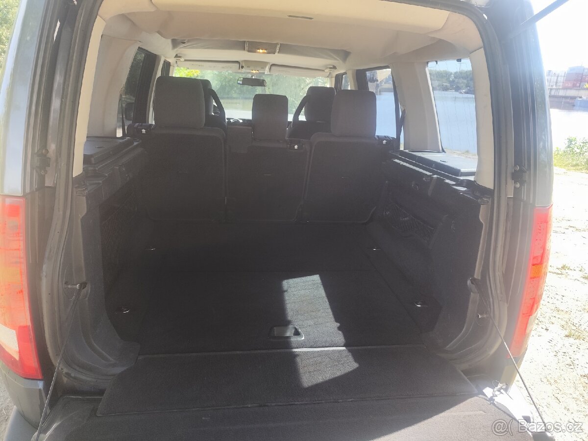 Land Rover Discovery 3 – 2.7 TDV6, r.v. 2007
- 5