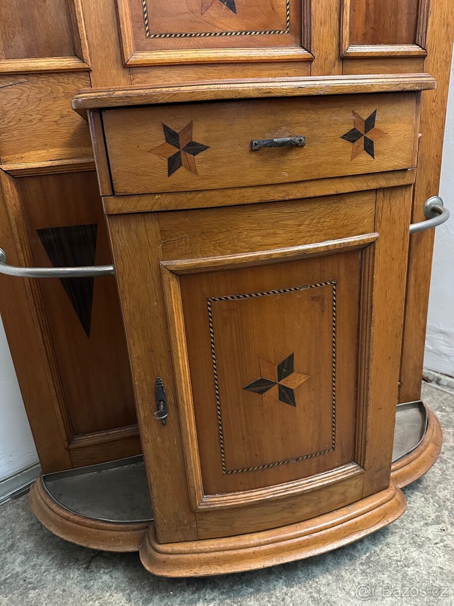 Věšáková stěna - 5