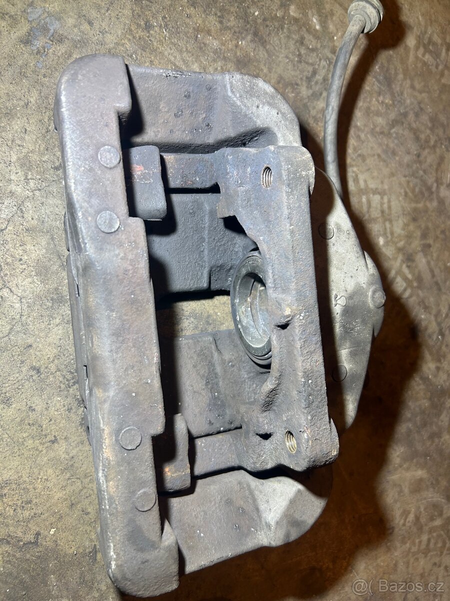 Přední brzdové třmeny - bmw e61 530xd - 5