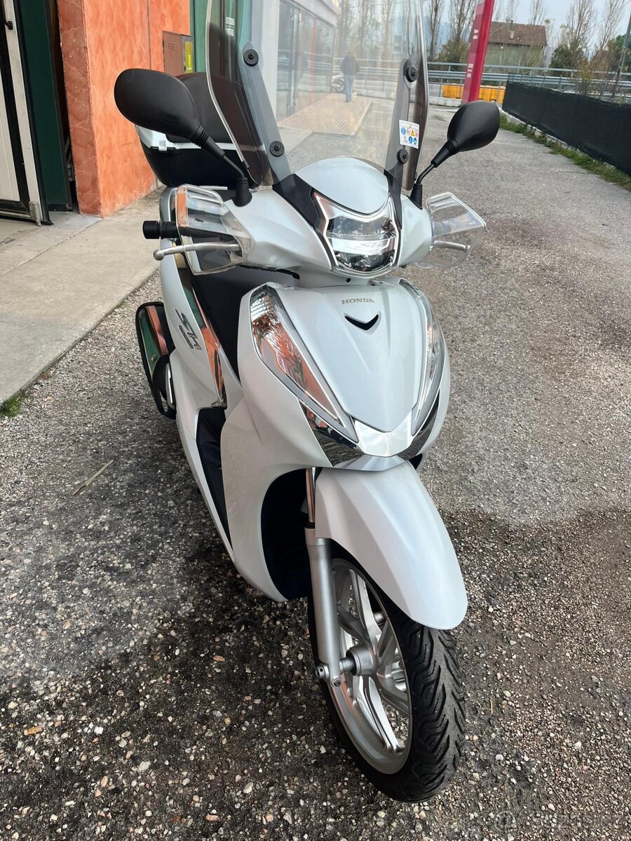 Honda SH 300i ABS (2017) TOP stav - 5