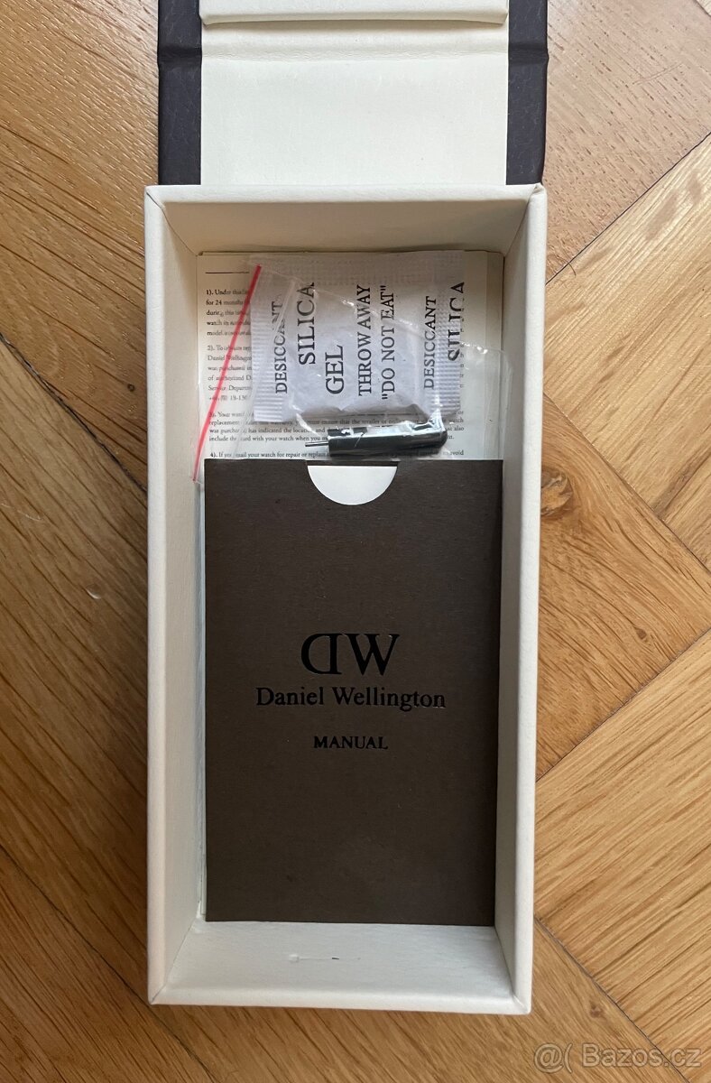 Hodinky Daniel Wellington - černý ciferník, zlaté pouzdro - 5