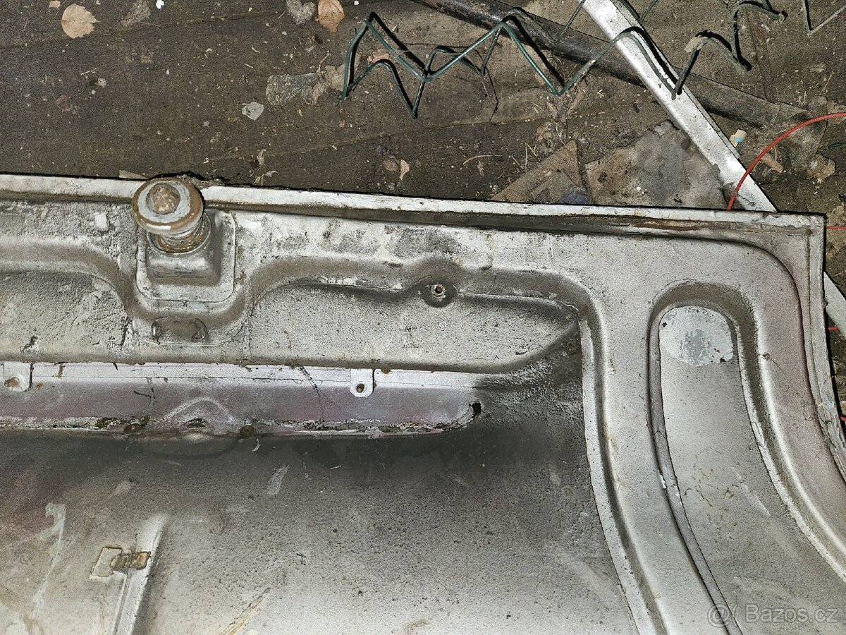 Tatra 603 zadní kapota - 5