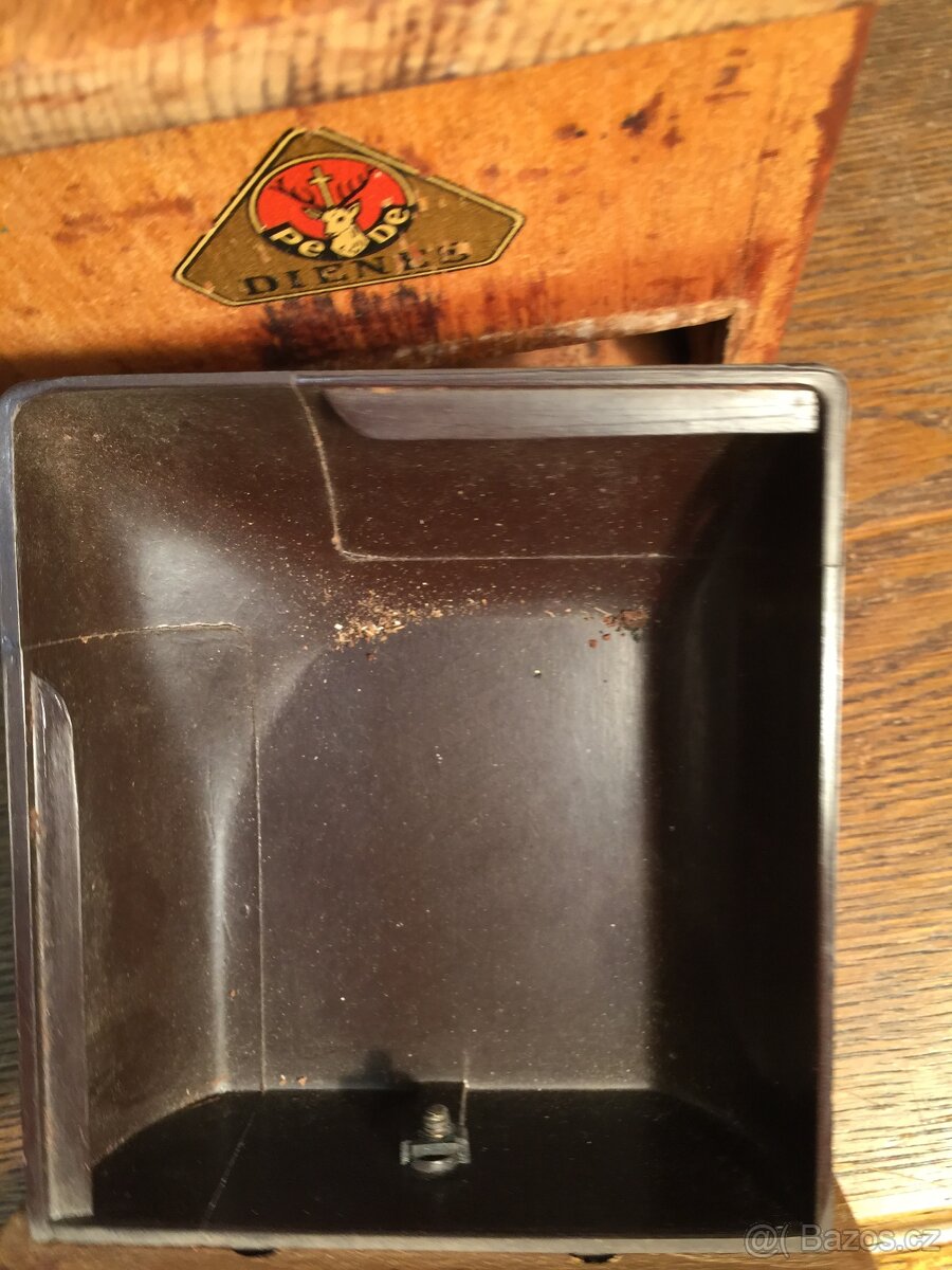 Neobvyklý mlýnek na kávu s bakelitovou násypkou a šuplíkem - 5