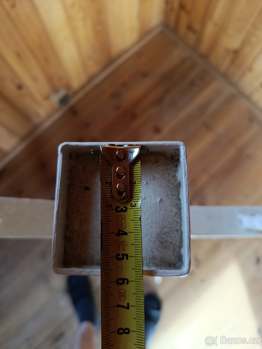 Vysoký bílý kovový svícen 145 cm - 5