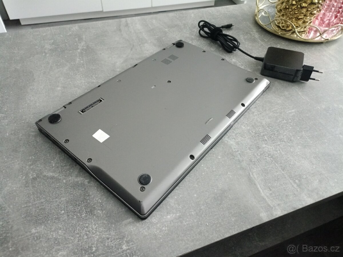 Fujitsu Lifebook U7512 - 5