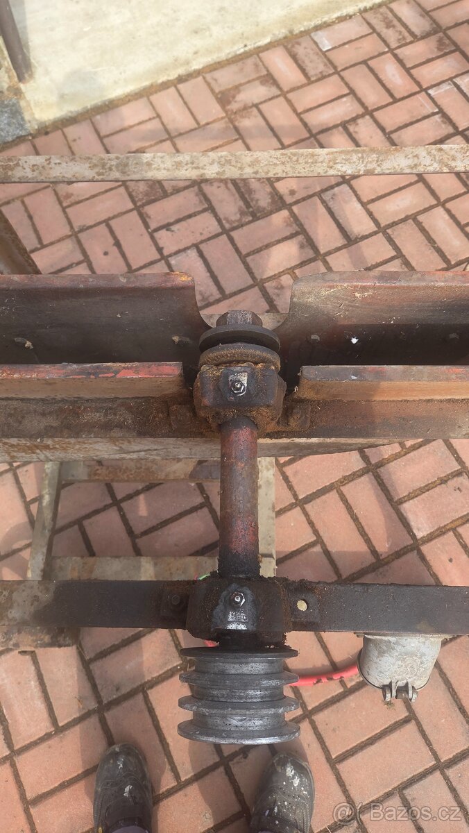 Rám cirkulárky s hřídelí - 5