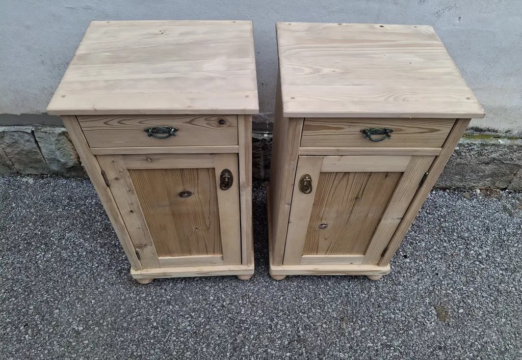 STAROŽITNÝ NOČNÍ STOLEK V PÁRU - 5