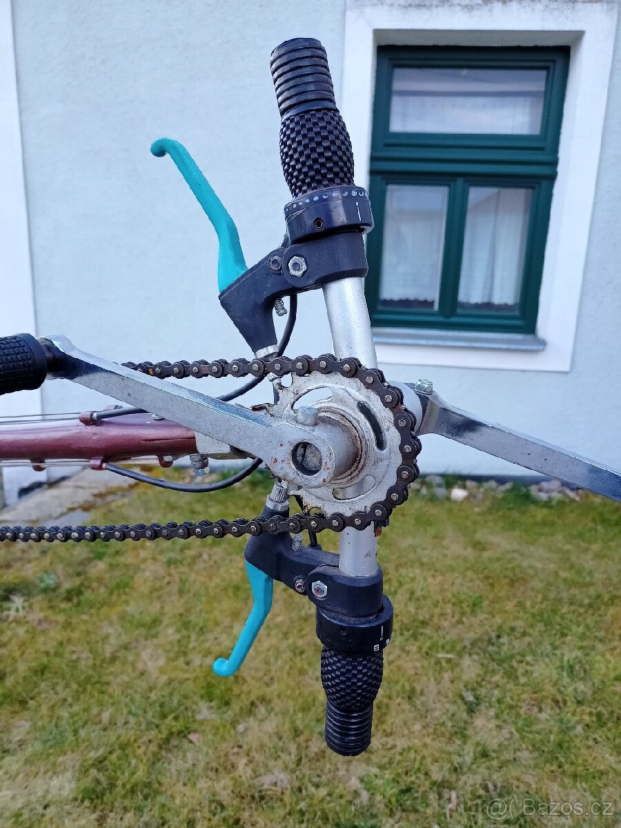 Historická invalidní tříkolka, velociped, bicykl - 5