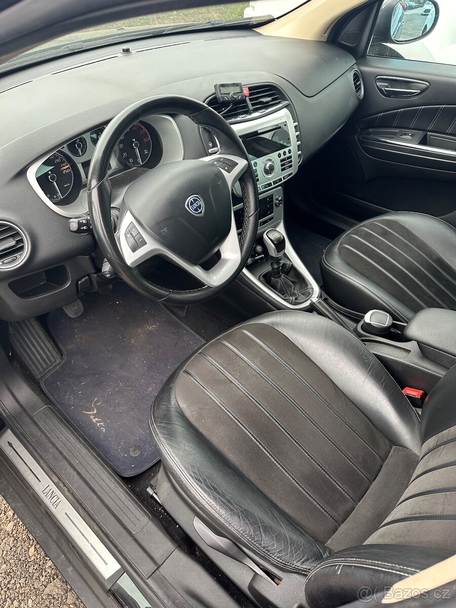 Lancia delta 1,4 - 5