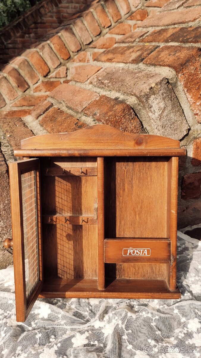 Skříňka italská na poštu a klíče - 5