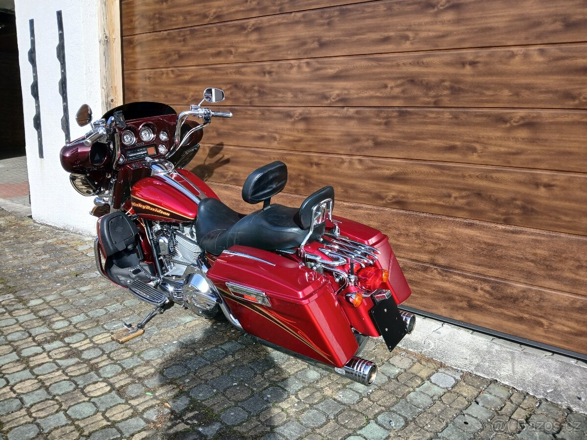 Harley-Davidson FLHTCUSE4 Ultra CVO 103 - 5