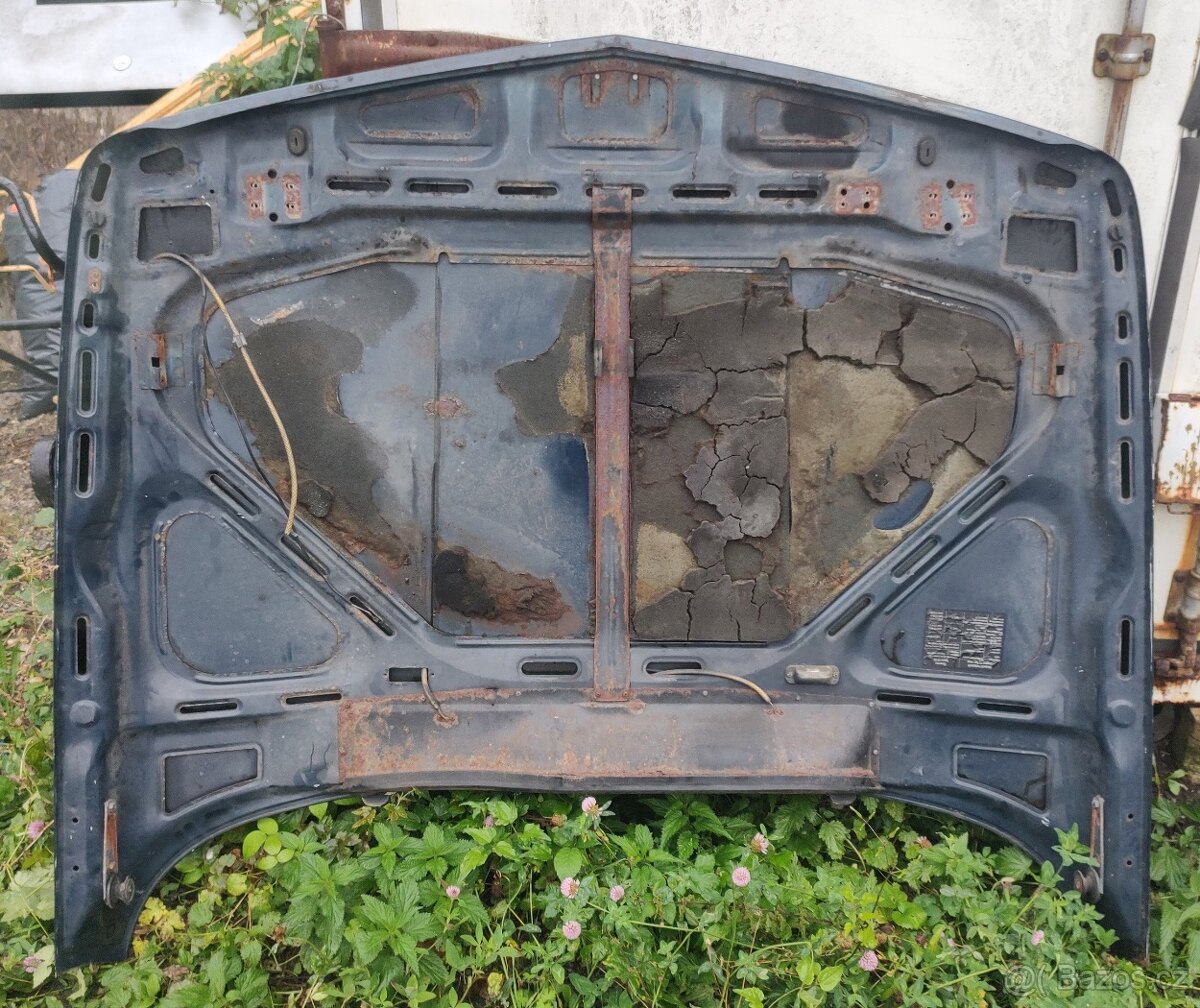 BMW e12 přední kapota - 5