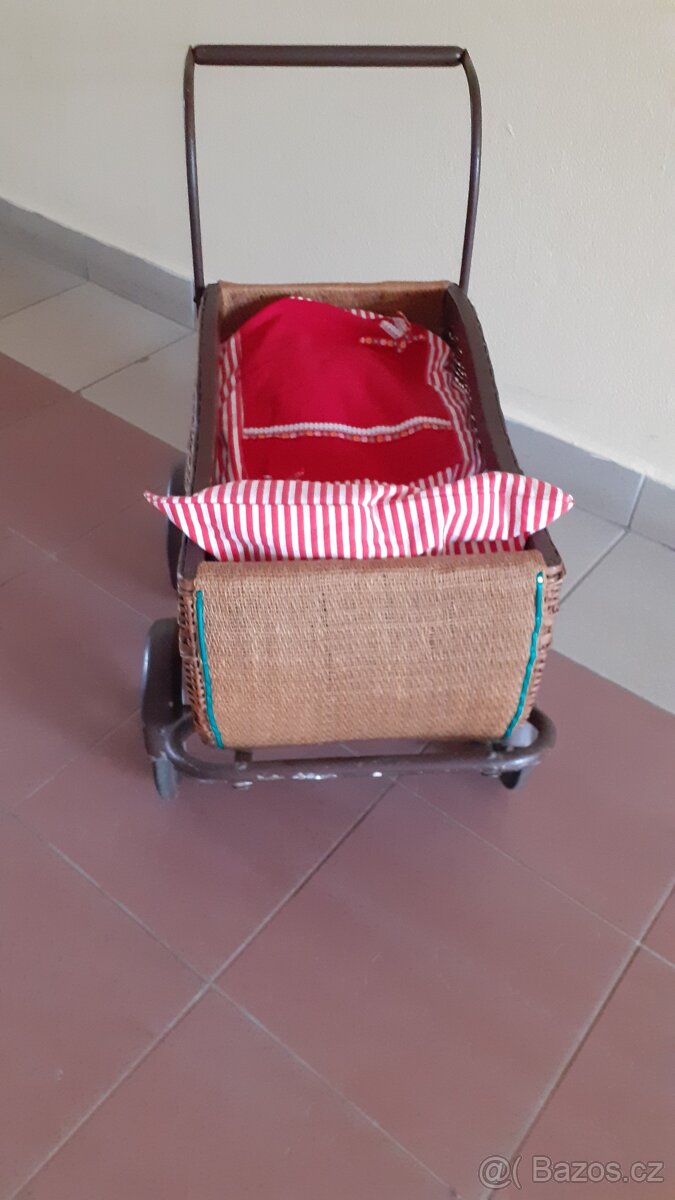 Retro kočárek pro panenky - 5