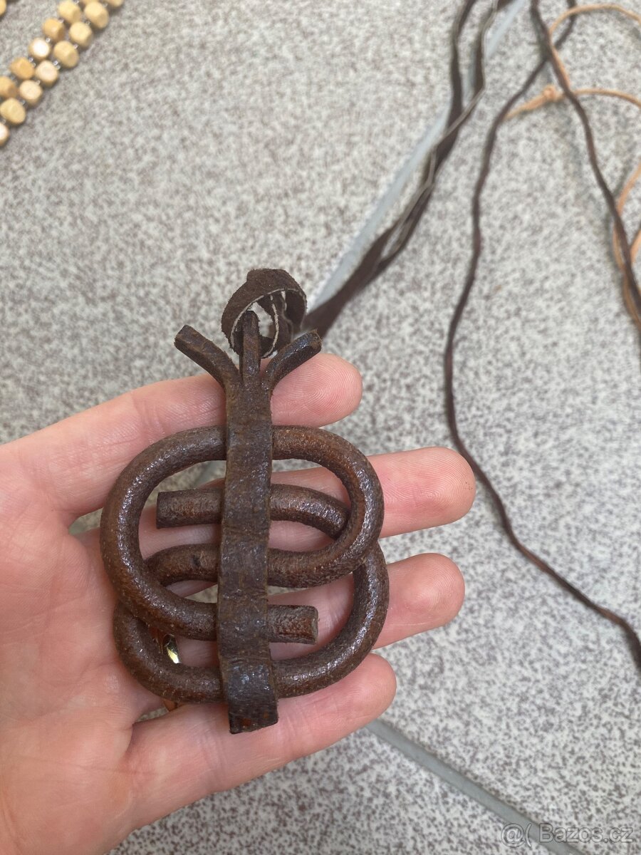 Mix bižuterie, přivedli z kůže, korálů… - 5