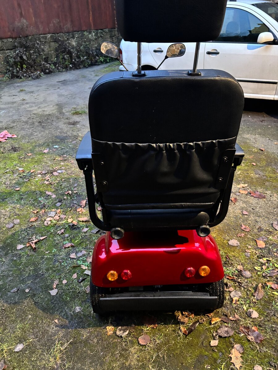 Prodám elektrický invalidní vozík / skútr SELVO – červený, t - 5