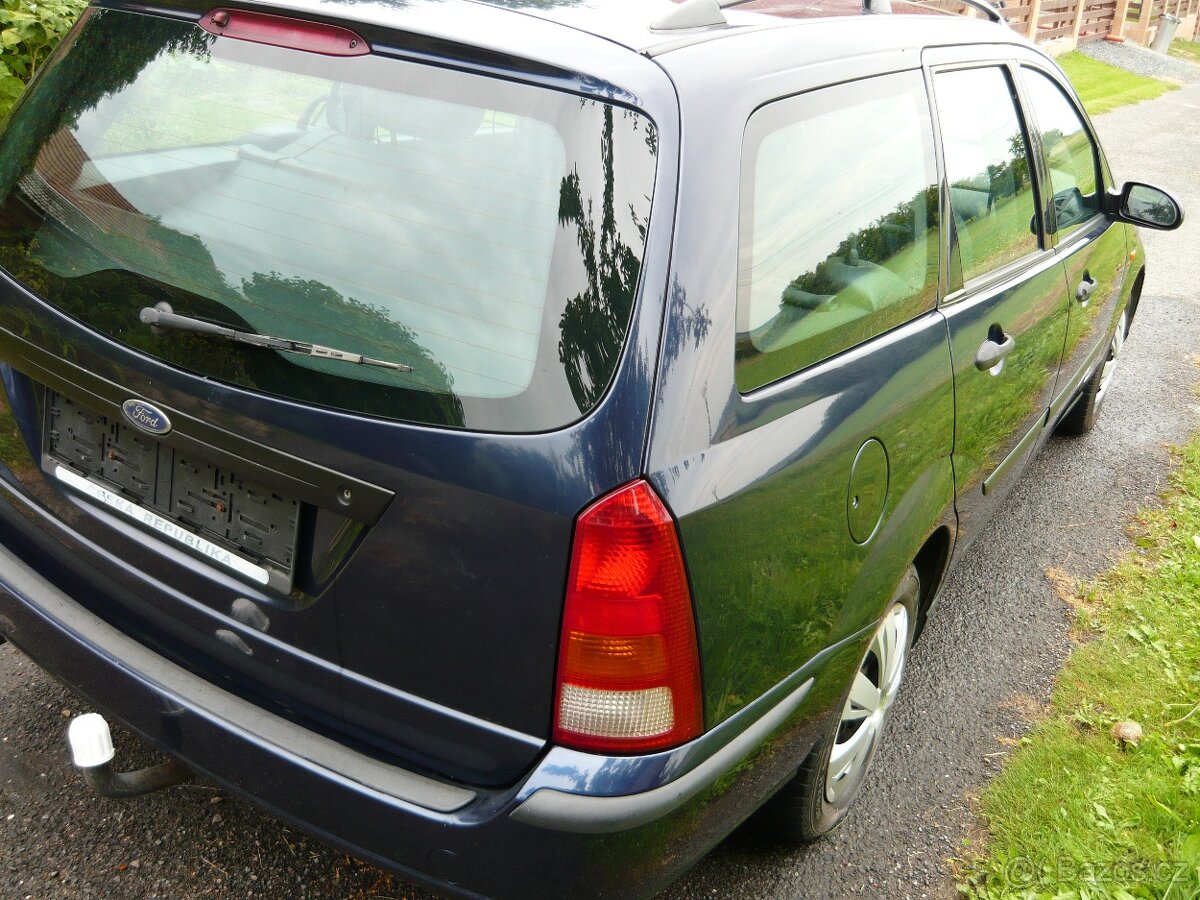 Ford Focus 1,6i - 5