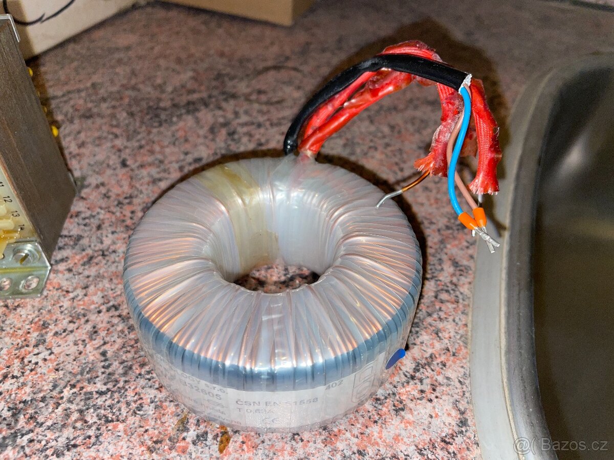 2 kusy transformátorů 12/19/25V - 5