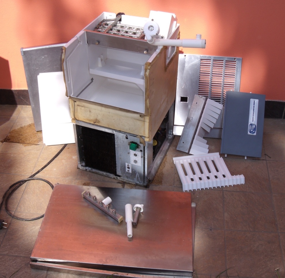 Myčka na nádobí. Výrobník ledu. Barovou myčku.Nařezak.Váha - 5