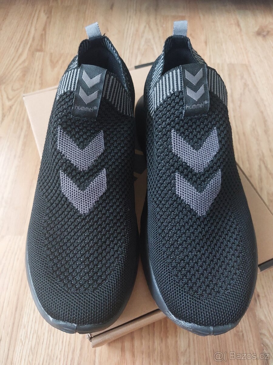 NOVÉ boty Hummel vel. 40... PC 899,- - 5
