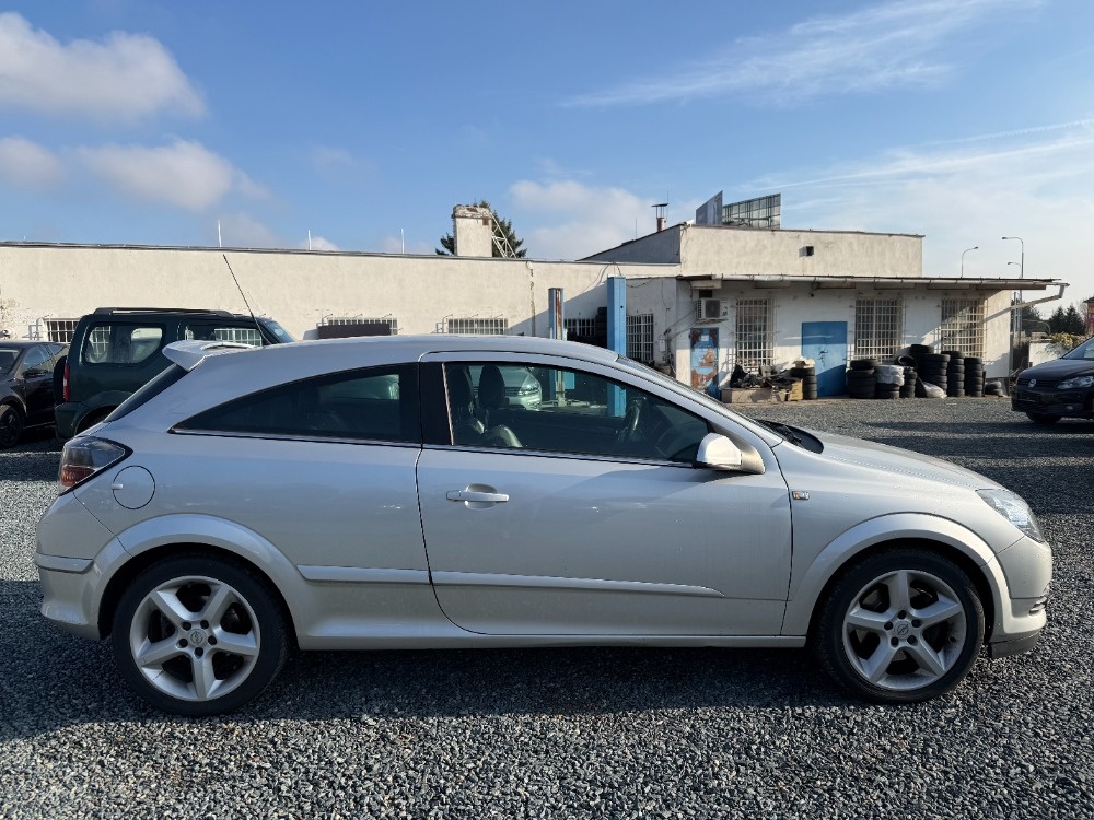Opel Astra GTC 2.0 Turbo Cosmo - 5