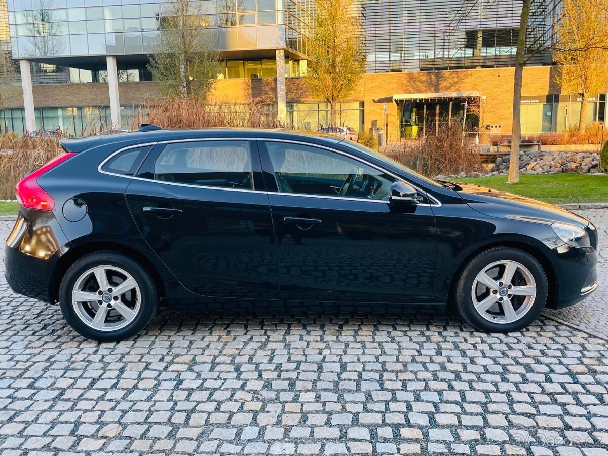 Volvo V40 2.0 D3 5VÁLEC 110KW MANUÁL LED SENZORY SERVISKA - 5
