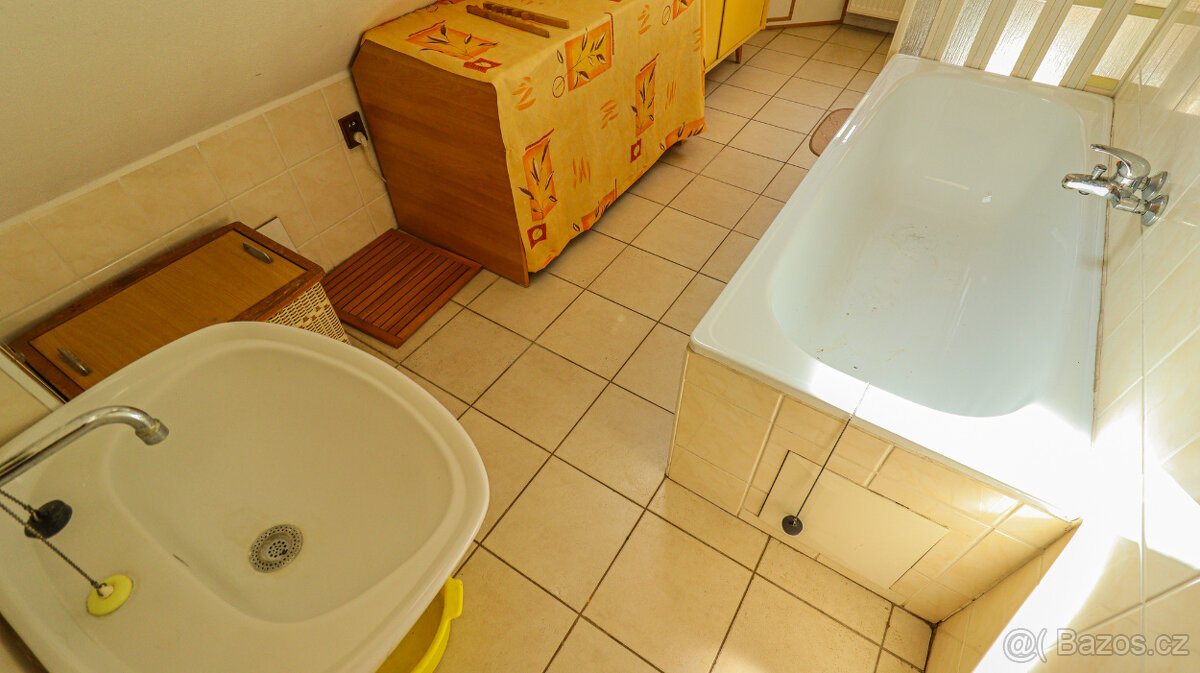 Prodej rodinného domu se zahradou a garáží v Horažďovicích - 5