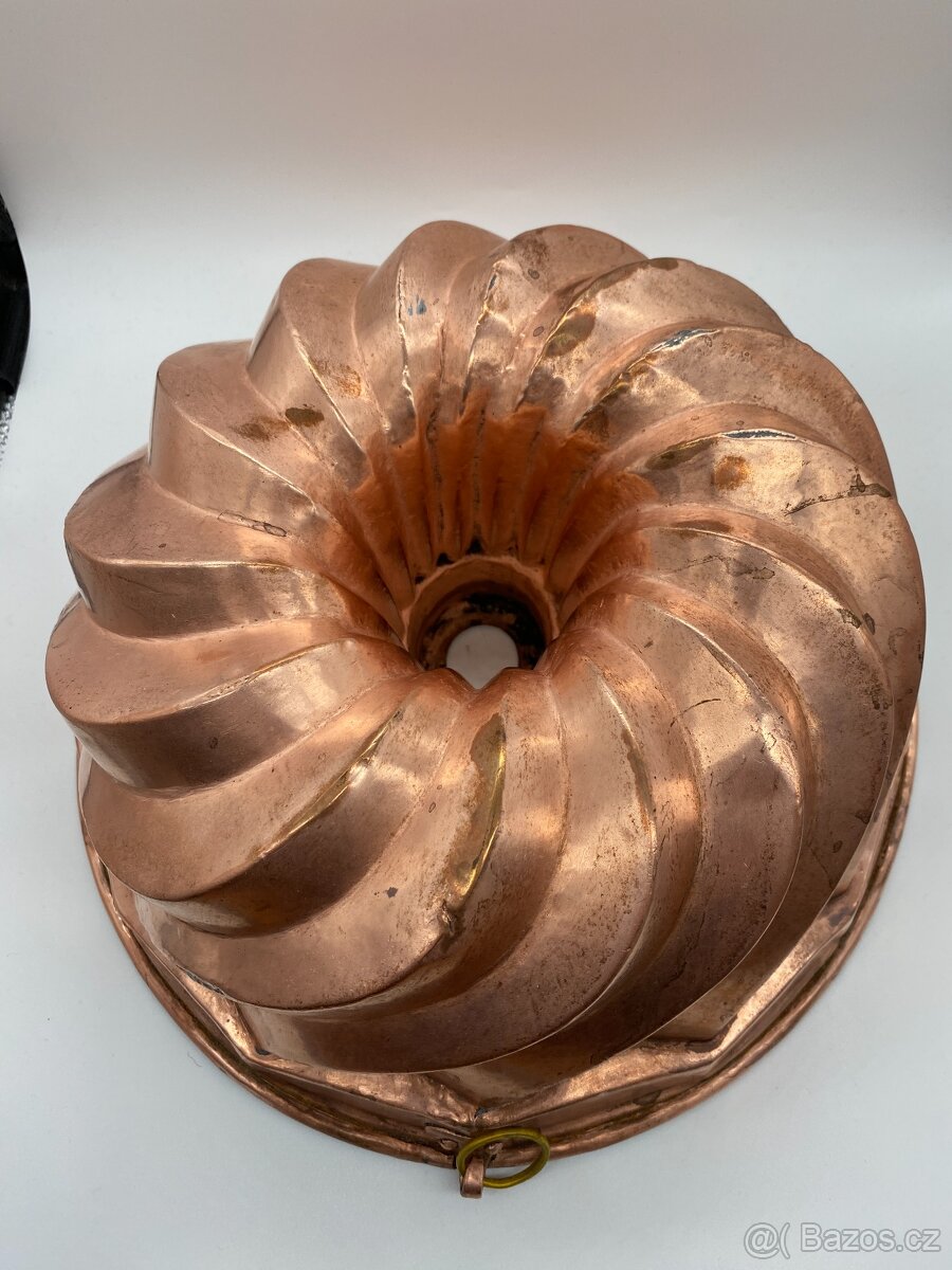 Sběratel nabízí staré měděné formy - 5